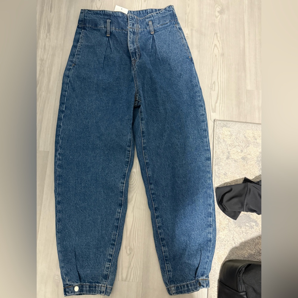 Women’s high waisted barrel jeans